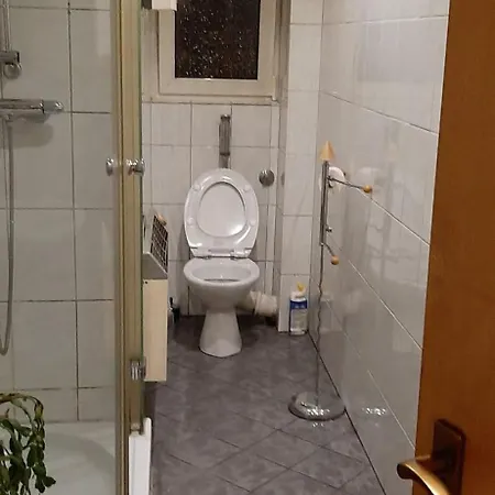 Zentrale In Mit Kompletter Ausstattung *